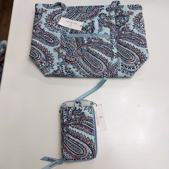 Vera Bradley Handbags - Vera Bradley Small Vera Tote & Cell Phone Wristlet Soft Sky Paisley NWT